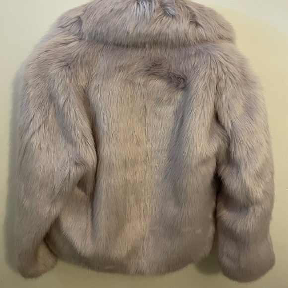 A. L. C Faux Fur Jacket size Large, 2 side pockets. Lavender color brand new - Picture 4 of 10